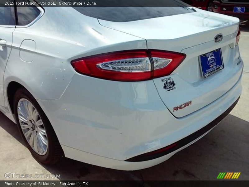 Oxford White / Dune 2015 Ford Fusion Hybrid SE