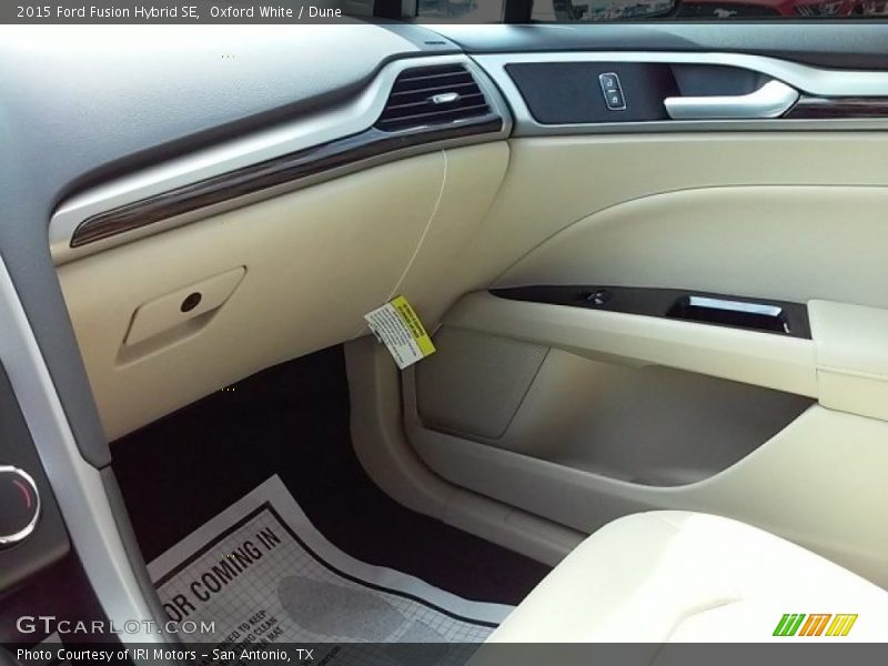 Oxford White / Dune 2015 Ford Fusion Hybrid SE