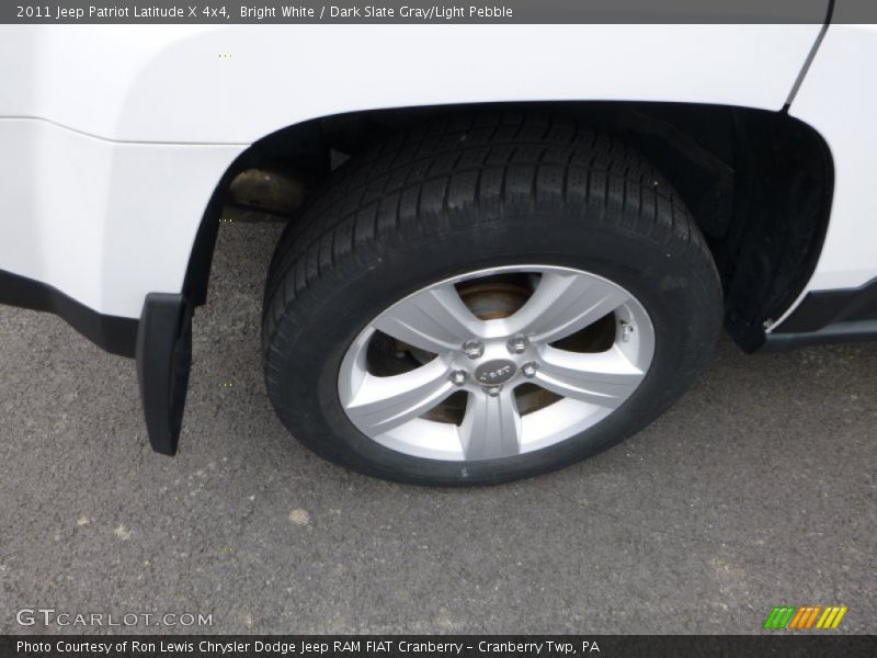 Bright White / Dark Slate Gray/Light Pebble 2011 Jeep Patriot Latitude X 4x4