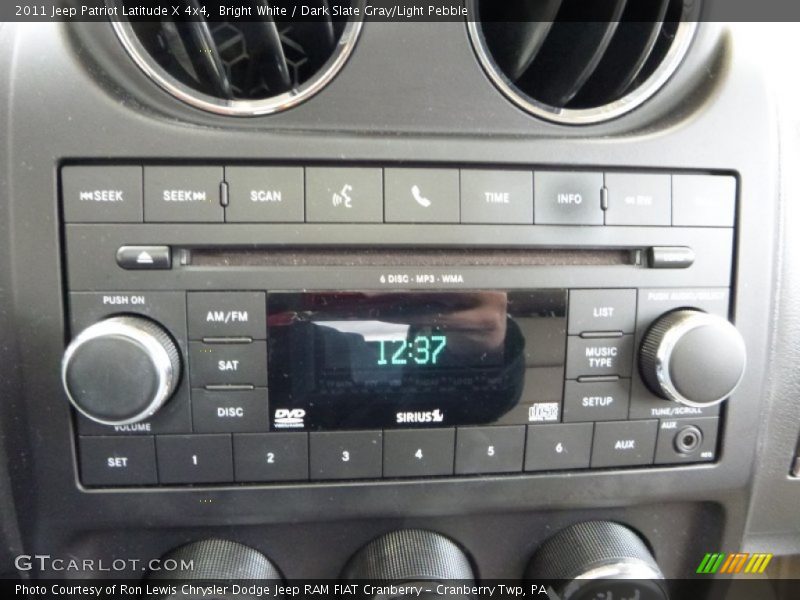 Bright White / Dark Slate Gray/Light Pebble 2011 Jeep Patriot Latitude X 4x4