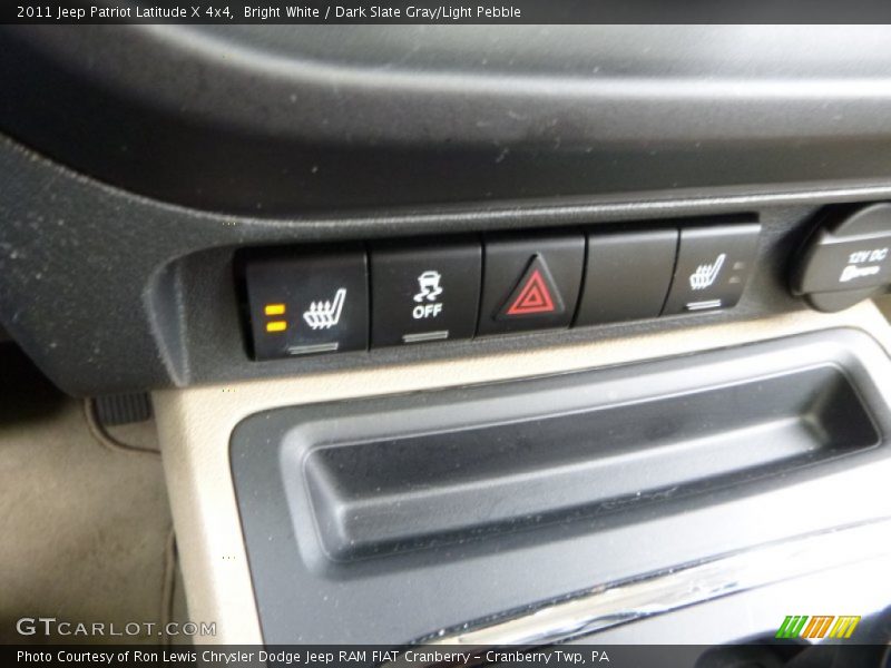 Bright White / Dark Slate Gray/Light Pebble 2011 Jeep Patriot Latitude X 4x4
