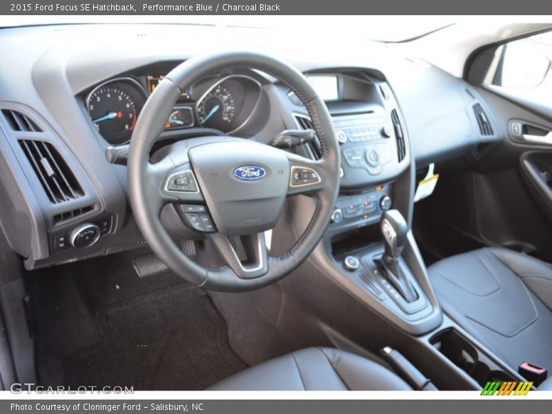 Performance Blue / Charcoal Black 2015 Ford Focus SE Hatchback