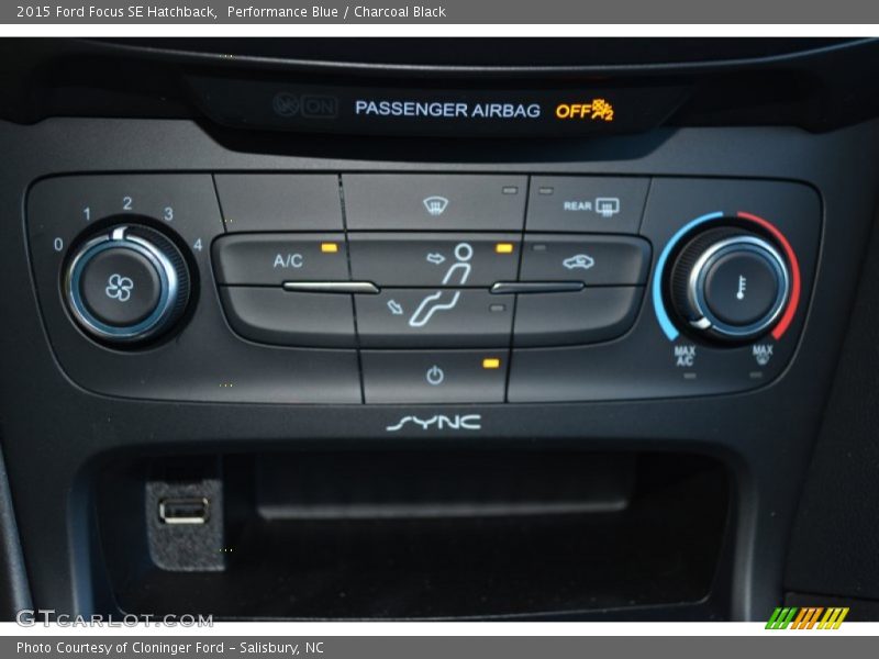 Performance Blue / Charcoal Black 2015 Ford Focus SE Hatchback
