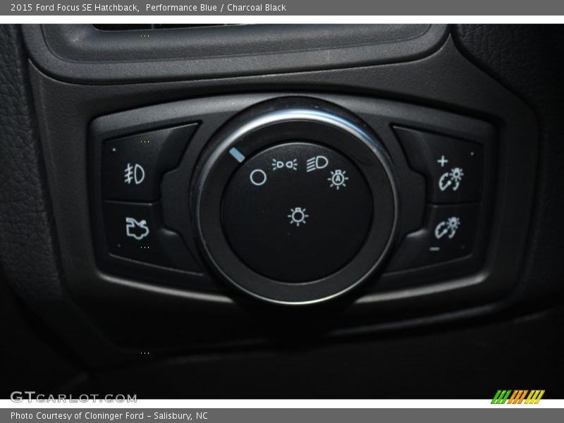 Performance Blue / Charcoal Black 2015 Ford Focus SE Hatchback