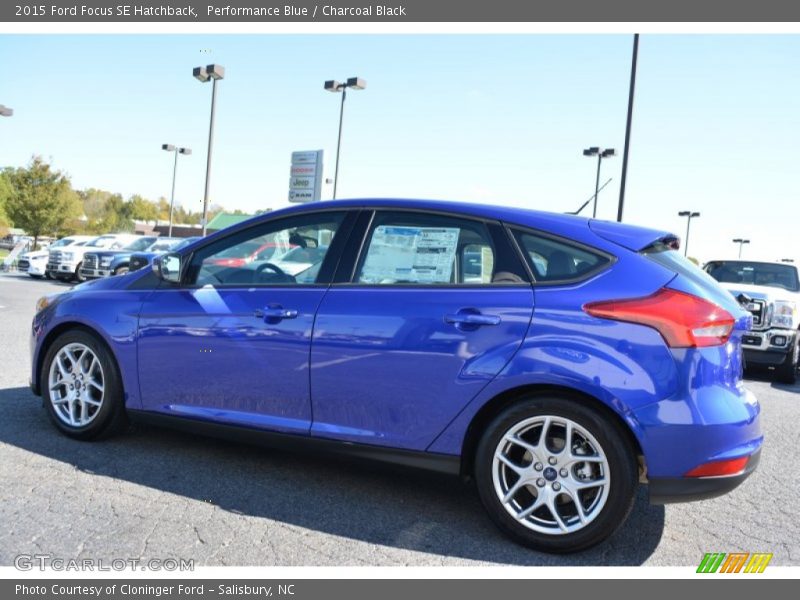Performance Blue / Charcoal Black 2015 Ford Focus SE Hatchback