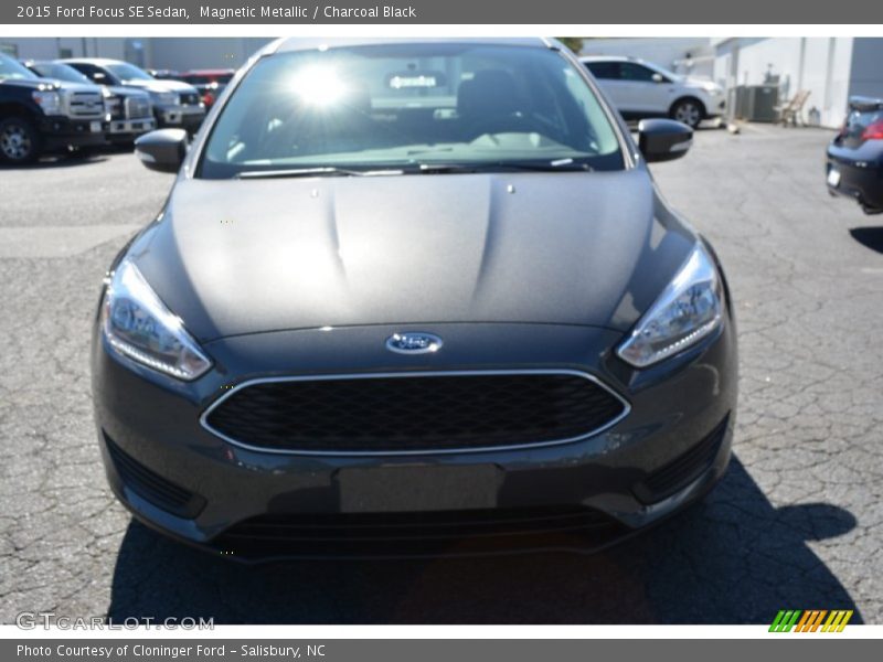 Magnetic Metallic / Charcoal Black 2015 Ford Focus SE Sedan