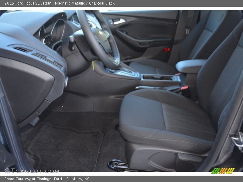 Magnetic Metallic / Charcoal Black 2015 Ford Focus SE Sedan