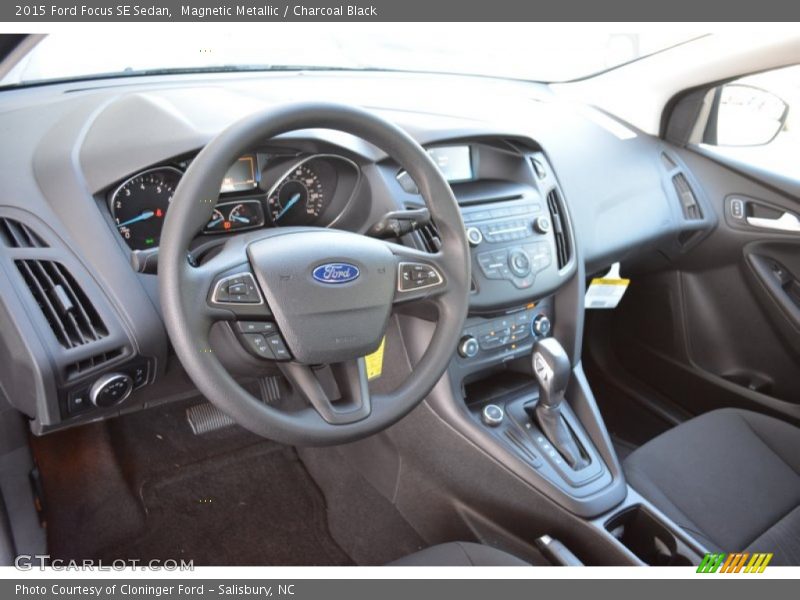 Magnetic Metallic / Charcoal Black 2015 Ford Focus SE Sedan