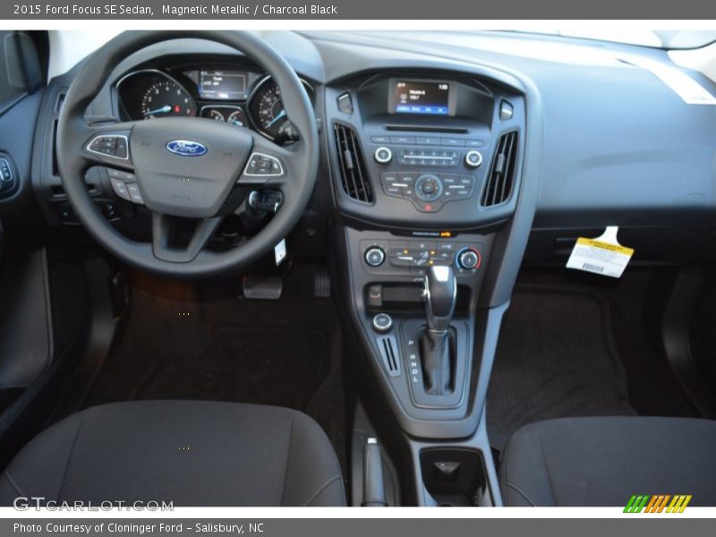 Magnetic Metallic / Charcoal Black 2015 Ford Focus SE Sedan