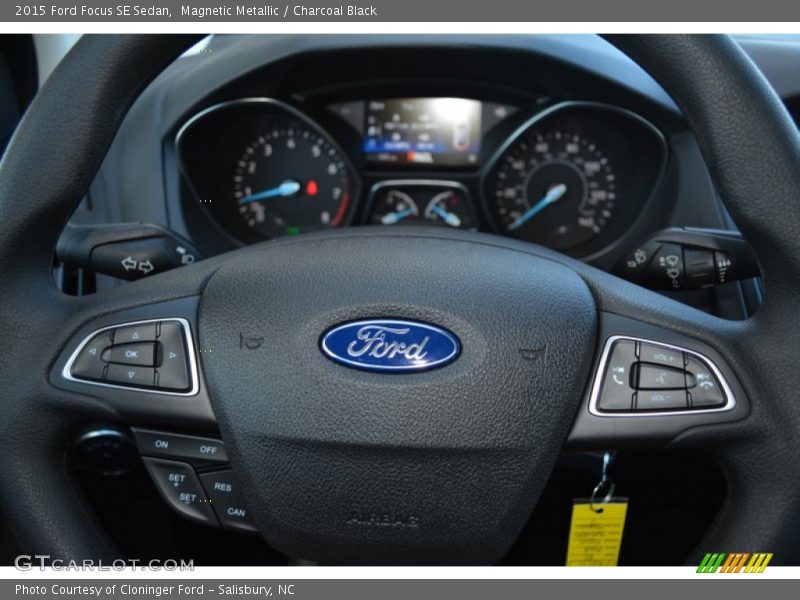 Magnetic Metallic / Charcoal Black 2015 Ford Focus SE Sedan