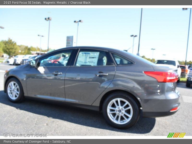 Magnetic Metallic / Charcoal Black 2015 Ford Focus SE Sedan