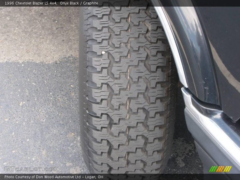 Onyx Black / Graphite 1996 Chevrolet Blazer LS 4x4