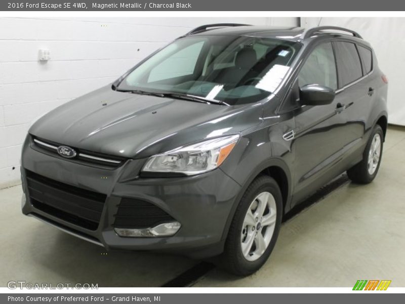 Magnetic Metallic / Charcoal Black 2016 Ford Escape SE 4WD