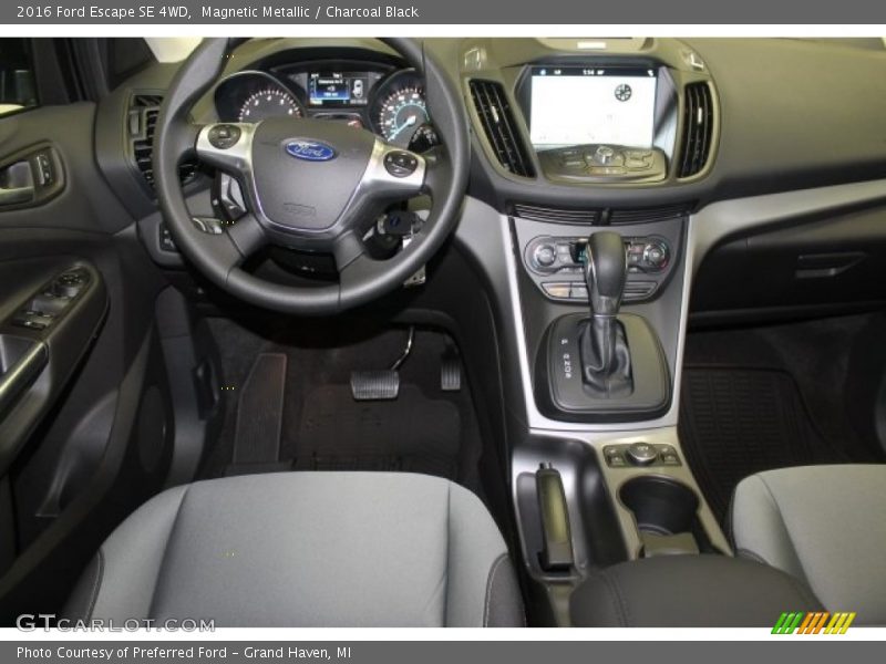 Magnetic Metallic / Charcoal Black 2016 Ford Escape SE 4WD