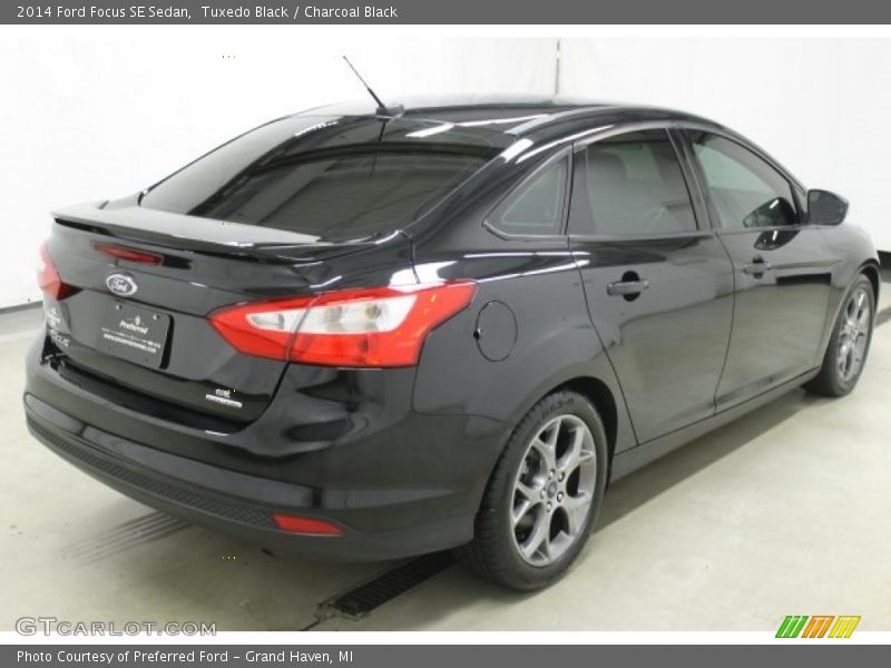 Tuxedo Black / Charcoal Black 2014 Ford Focus SE Sedan