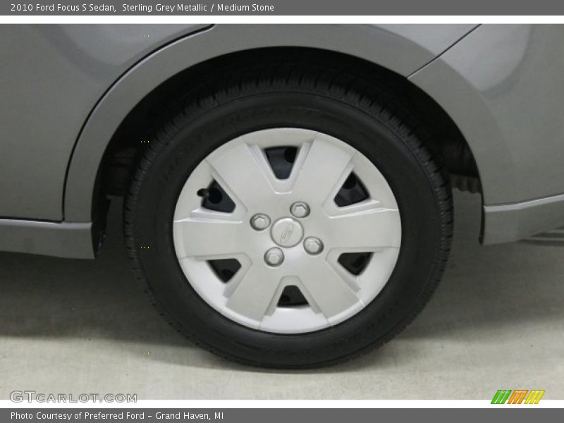 Sterling Grey Metallic / Medium Stone 2010 Ford Focus S Sedan