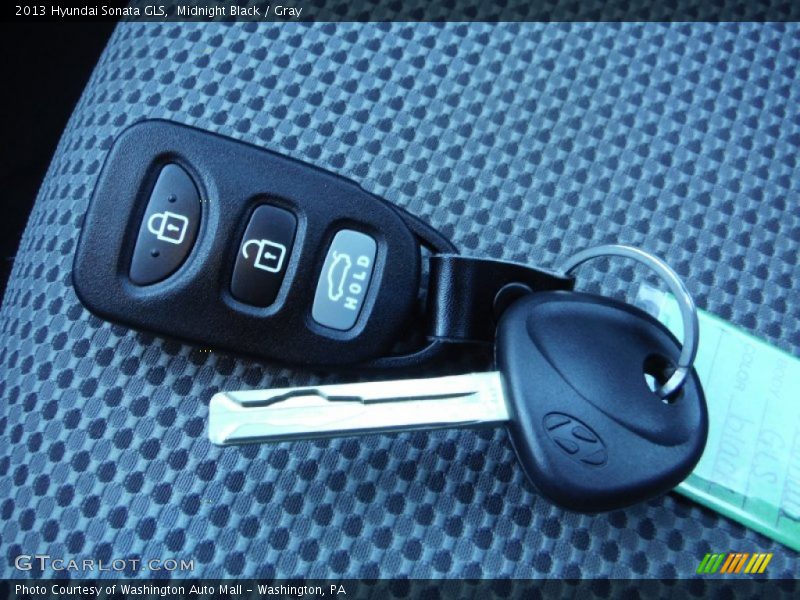 Midnight Black / Gray 2013 Hyundai Sonata GLS