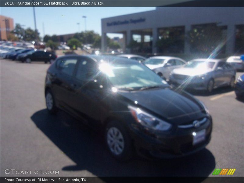 Ultra Black / Black 2016 Hyundai Accent SE Hatchback