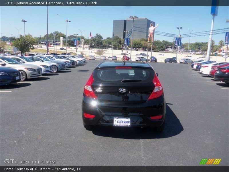 Ultra Black / Black 2016 Hyundai Accent SE Hatchback