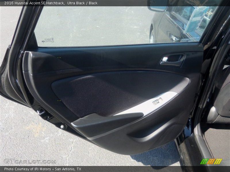 Ultra Black / Black 2016 Hyundai Accent SE Hatchback