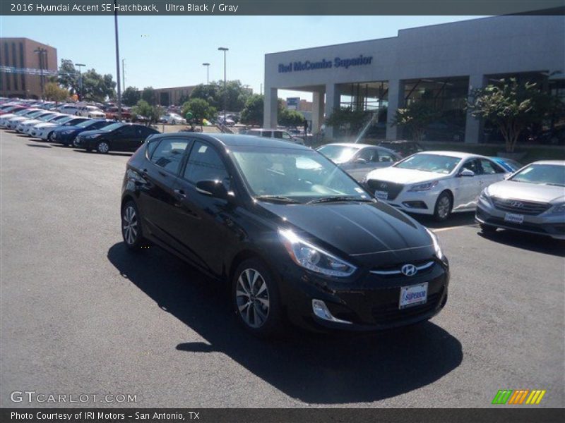 Ultra Black / Gray 2016 Hyundai Accent SE Hatchback