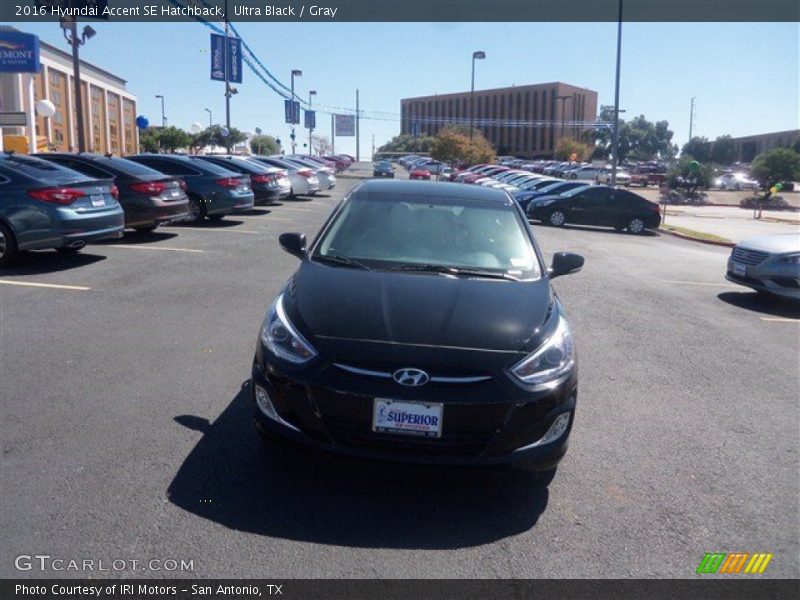 Ultra Black / Gray 2016 Hyundai Accent SE Hatchback