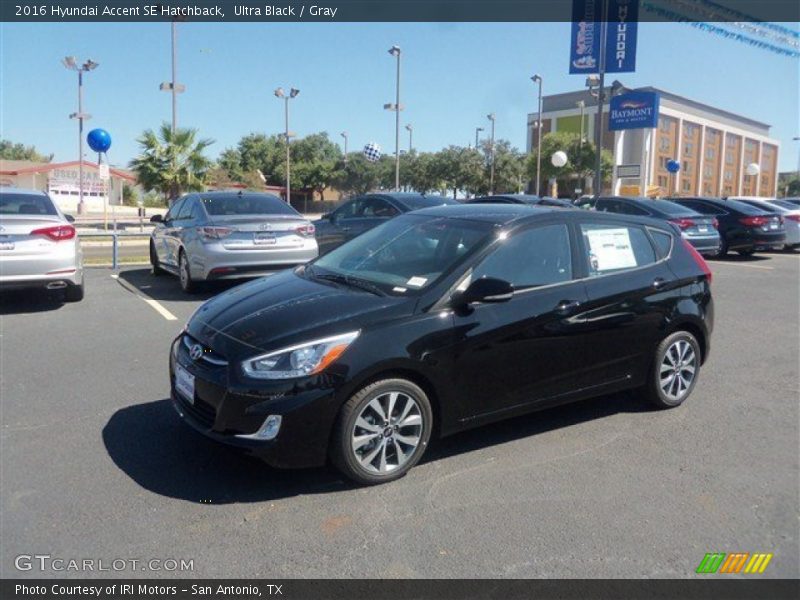 Ultra Black / Gray 2016 Hyundai Accent SE Hatchback