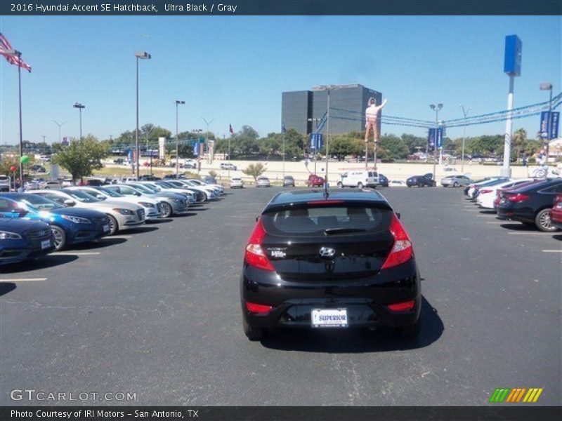 Ultra Black / Gray 2016 Hyundai Accent SE Hatchback