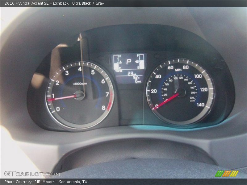 Ultra Black / Gray 2016 Hyundai Accent SE Hatchback