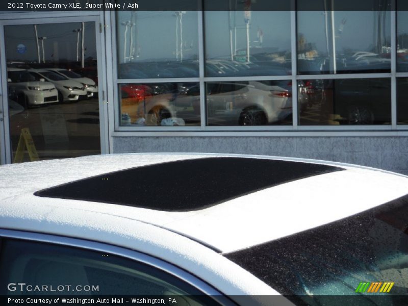 Super White / Ash 2012 Toyota Camry XLE