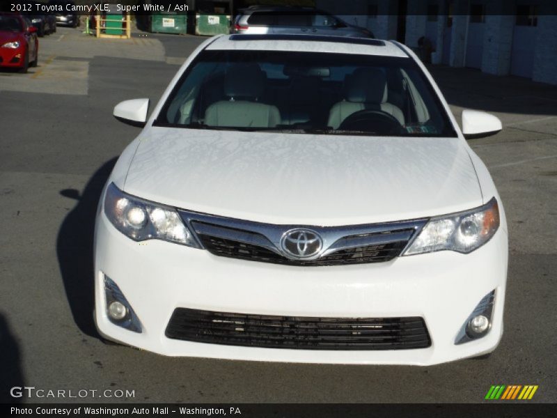 Super White / Ash 2012 Toyota Camry XLE
