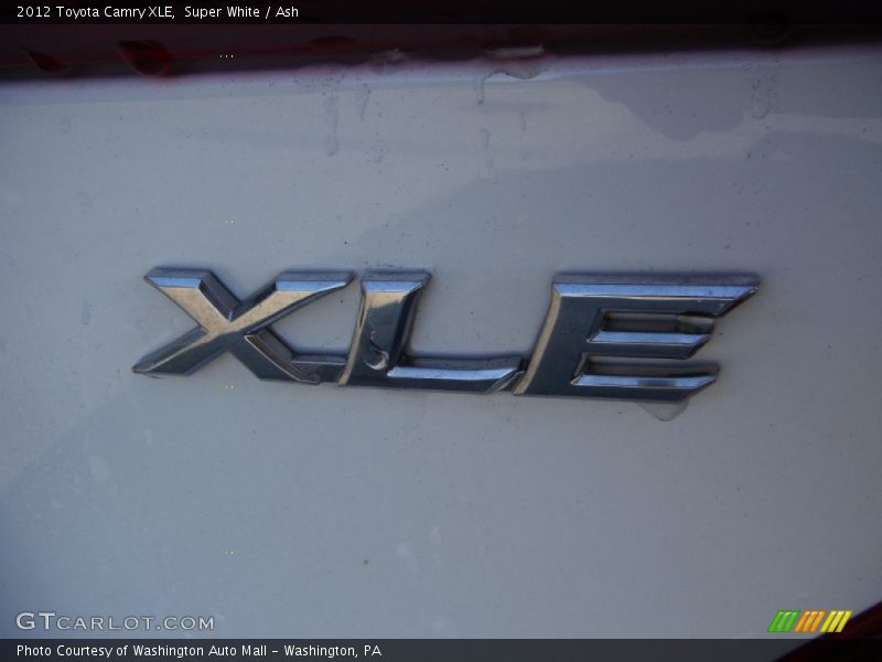 Super White / Ash 2012 Toyota Camry XLE