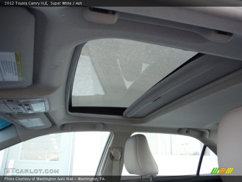 Super White / Ash 2012 Toyota Camry XLE