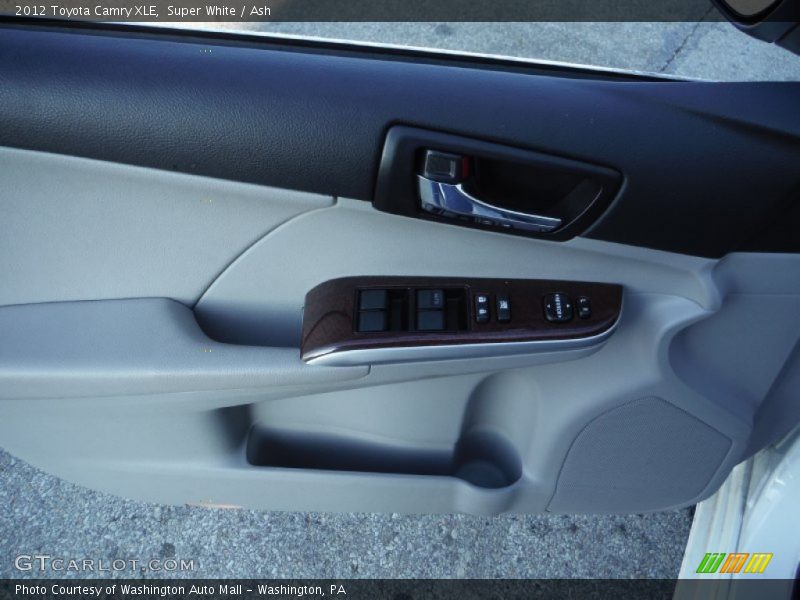 Super White / Ash 2012 Toyota Camry XLE