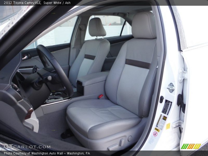 Super White / Ash 2012 Toyota Camry XLE