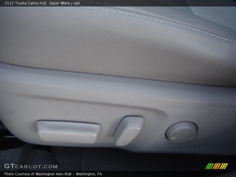 Super White / Ash 2012 Toyota Camry XLE