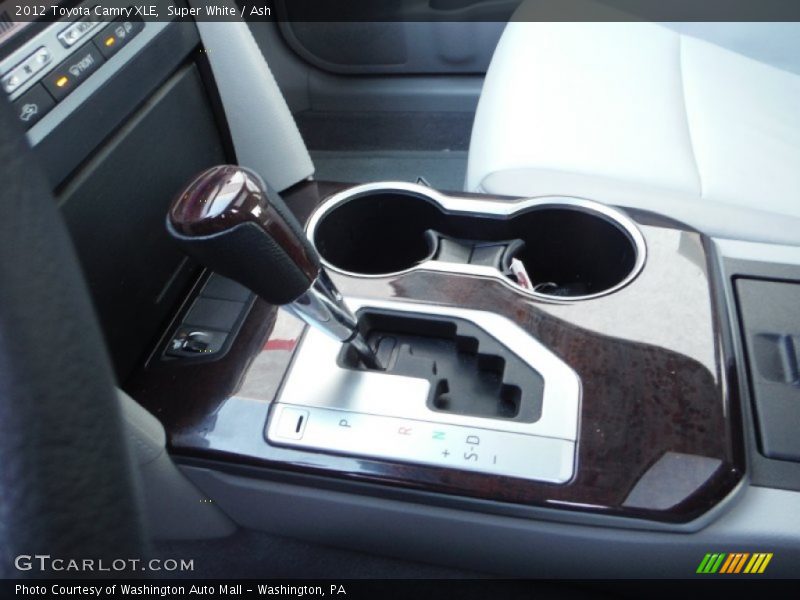 Super White / Ash 2012 Toyota Camry XLE