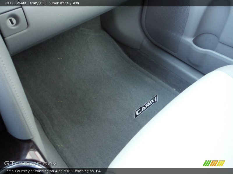 Super White / Ash 2012 Toyota Camry XLE