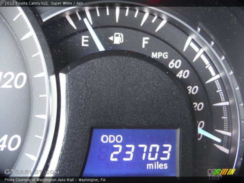Super White / Ash 2012 Toyota Camry XLE