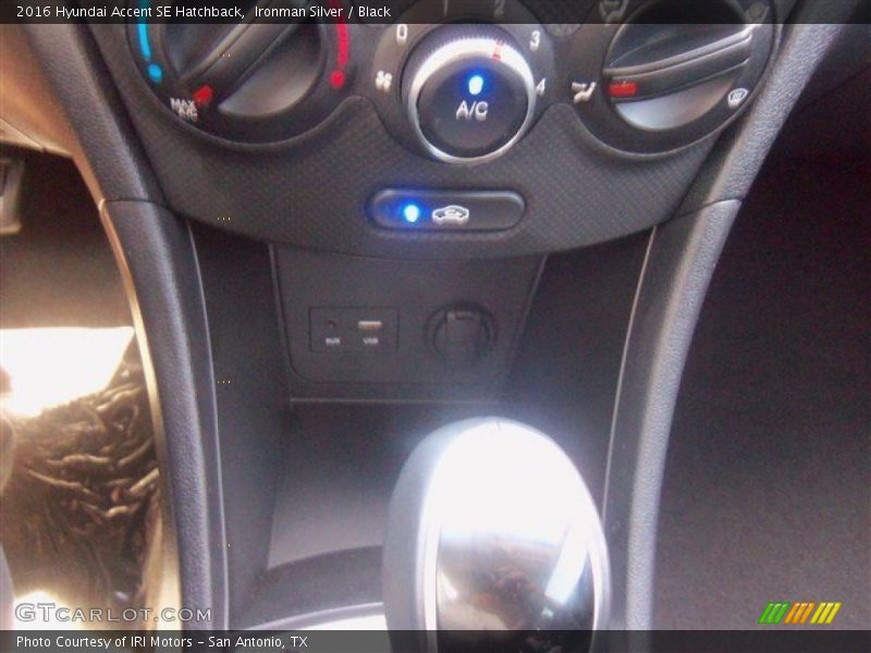 Ironman Silver / Black 2016 Hyundai Accent SE Hatchback
