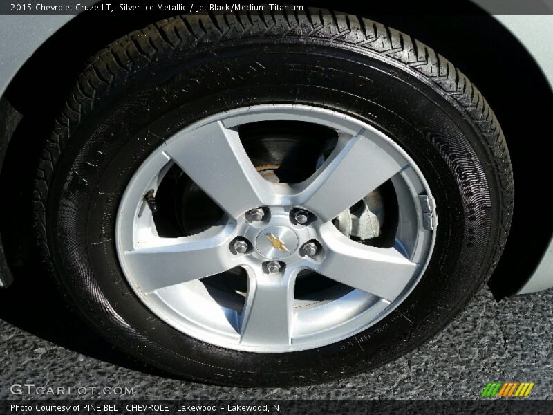 Silver Ice Metallic / Jet Black/Medium Titanium 2015 Chevrolet Cruze LT