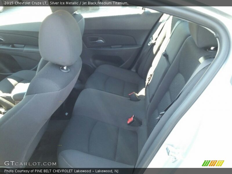 Silver Ice Metallic / Jet Black/Medium Titanium 2015 Chevrolet Cruze LT