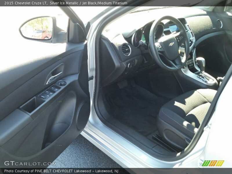 Silver Ice Metallic / Jet Black/Medium Titanium 2015 Chevrolet Cruze LT