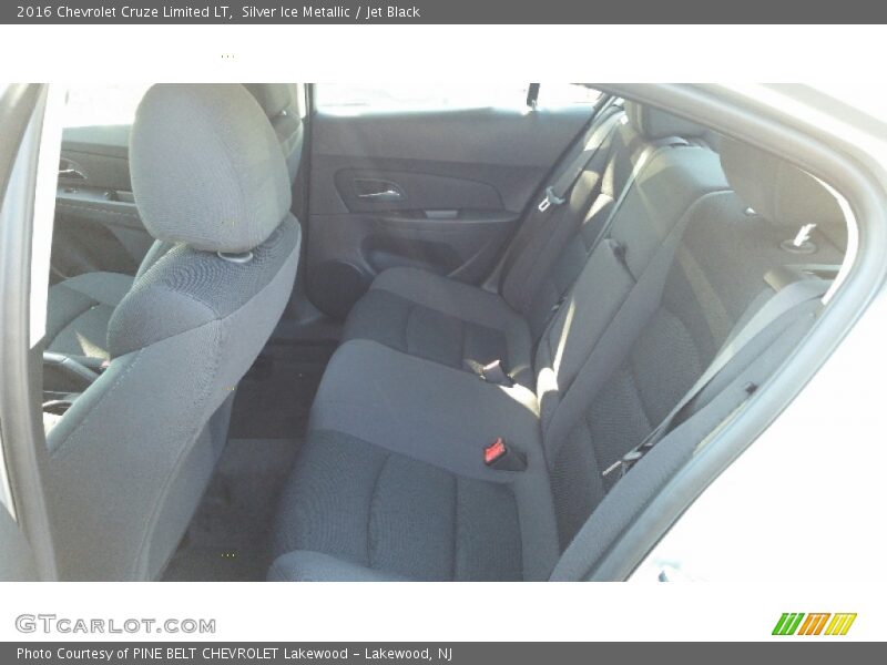 Silver Ice Metallic / Jet Black 2016 Chevrolet Cruze Limited LT