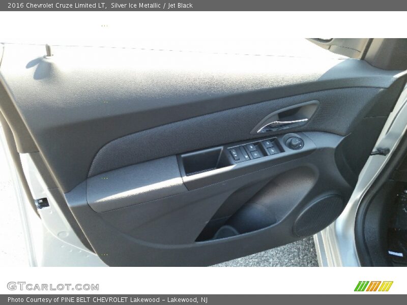 Silver Ice Metallic / Jet Black 2016 Chevrolet Cruze Limited LT