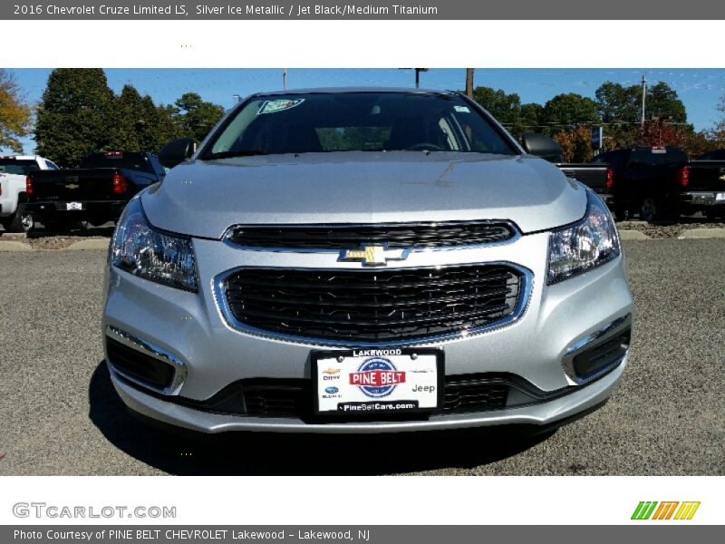 Silver Ice Metallic / Jet Black/Medium Titanium 2016 Chevrolet Cruze Limited LS
