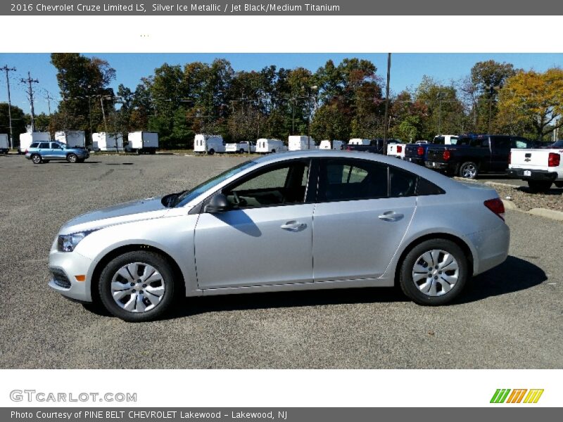 Silver Ice Metallic / Jet Black/Medium Titanium 2016 Chevrolet Cruze Limited LS