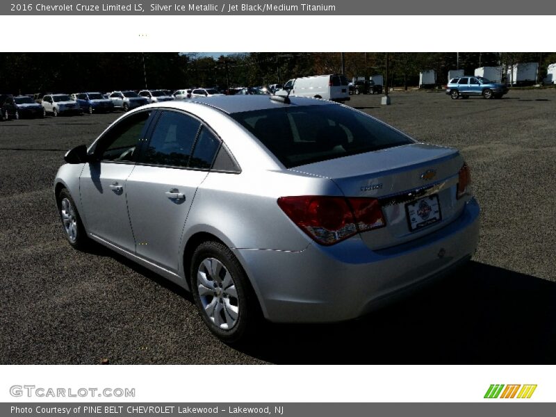 Silver Ice Metallic / Jet Black/Medium Titanium 2016 Chevrolet Cruze Limited LS