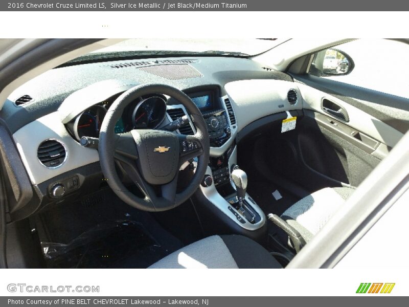 Silver Ice Metallic / Jet Black/Medium Titanium 2016 Chevrolet Cruze Limited LS
