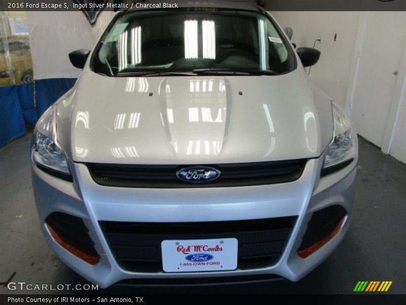 Ingot Silver Metallic / Charcoal Black 2016 Ford Escape S